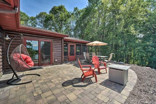 Unique 3-building Home With Gorgeous Lake Views