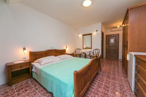Adria Brela Apartments
