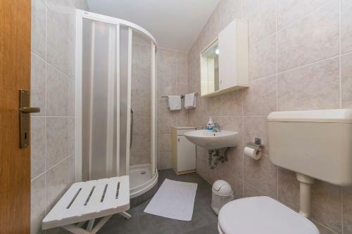 Adria Brela Apartments
