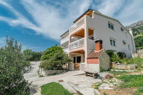 Adria Brela Apartments
