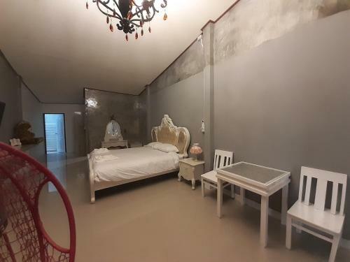 Tuk Tuk Trat Hostel