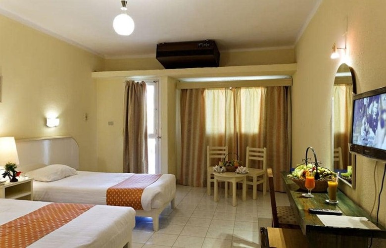 Hotel Triton Empire Beach Resort