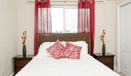 Two-bedroom Townhouse Near Coral Harbour Beach
