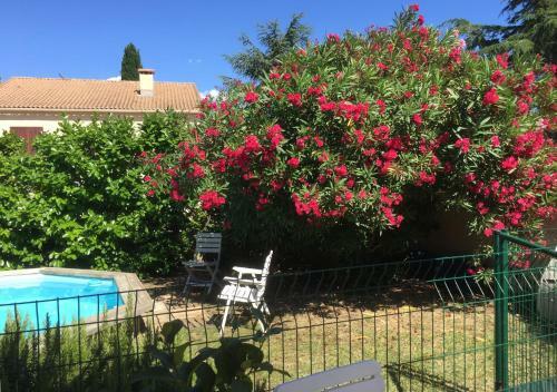 Maison De Vacances Au Calme Avec Piscine (6 Pers)