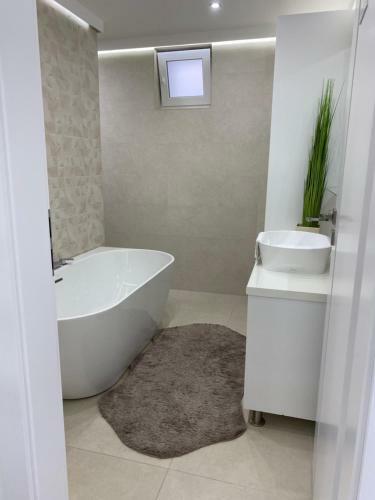 Amira Apartman