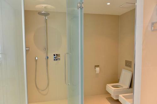 Kolonada Luxury 3 Bedroom Apartment Manes
