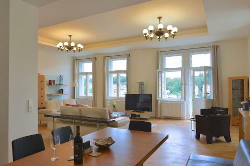 Kolonada Luxury 3 Bedroom Apartment Manes