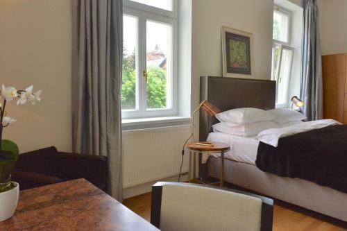 Kolonada Luxury 3 Bedroom Apartment Manes