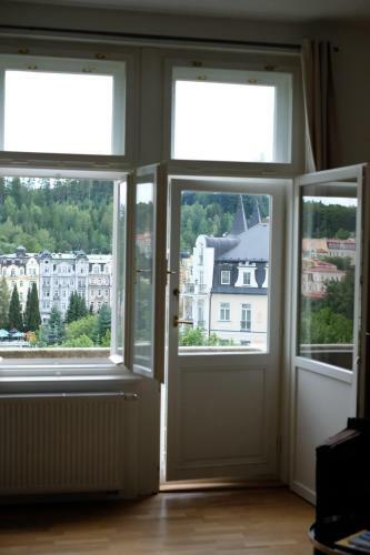 Kolonada Luxury 3 Bedroom Apartment Manes
