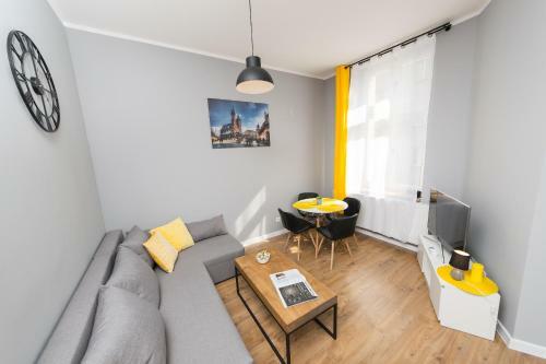 Yellow Apartment Old Town Air Condition P4you Pl