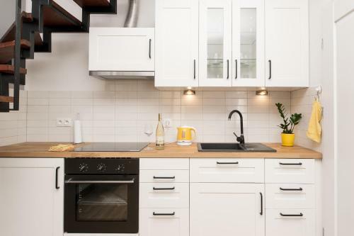 Yellow Apartment Old Town Air Condition P4you Pl