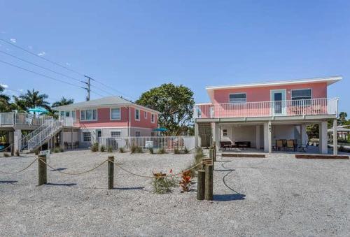 Flamingo Villas C Upstairs - Beautiful Beach Bungalow With Pool