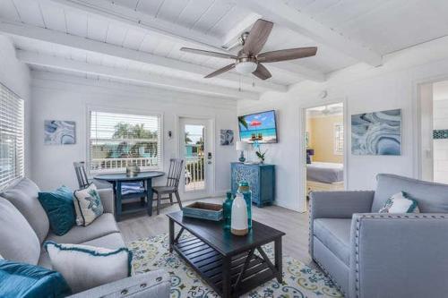 Flamingo Villas C Upstairs - Beautiful Beach Bungalow With Pool
