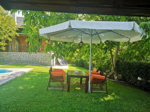 Wooden House With Private Pool