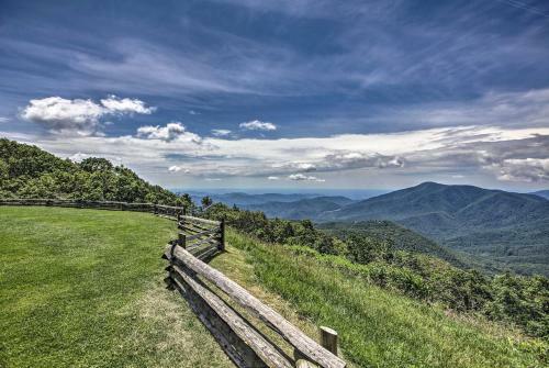 Blue Ridge Home With Mtn Views And On-site Skiing!