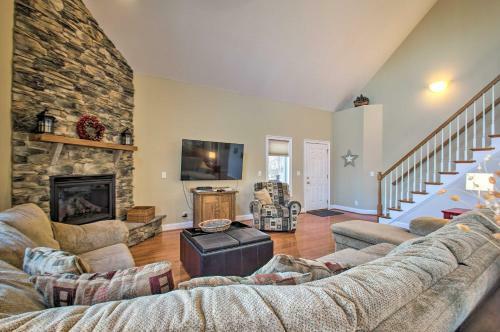 Blue Ridge Home With Mtn Views And On-site Skiing!