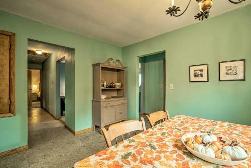 Evolve Hideaway On 75 Acres Near Canadohta Lake!