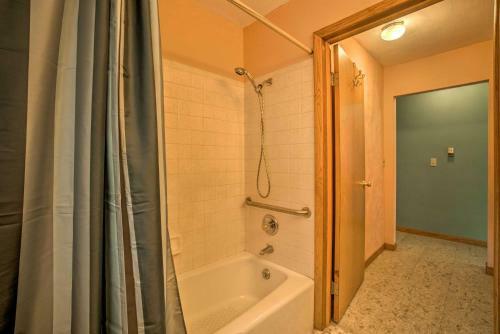 Evolve Hideaway On 75 Acres Near Canadohta Lake!