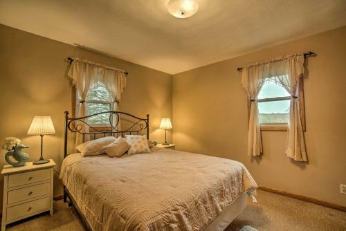 Evolve Hideaway On 75 Acres Near Canadohta Lake!