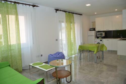 Apartments Arco In Centro Cipat 022006at834983 E 6