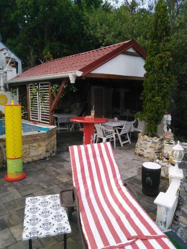 Villa Ku?a Na Obali Jezera Sa Bazenom