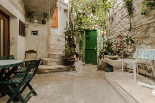 Hostal Adriana Downtown Guesthouse