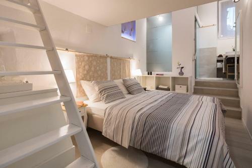 Hostal Rooms N&m