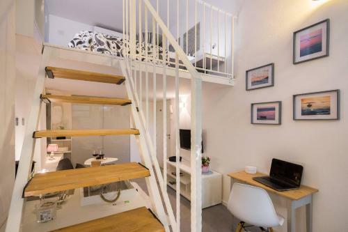 Hostal Rooms N&m