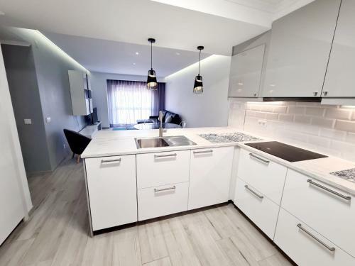 Central And New Fancy 2 Bedroom Apart.w/ 2 Wc