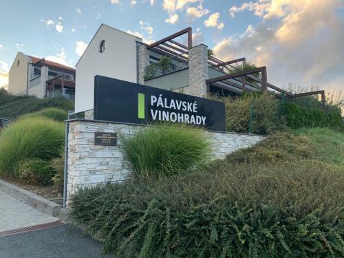 Apartm�n U Pl�?e S Terasou