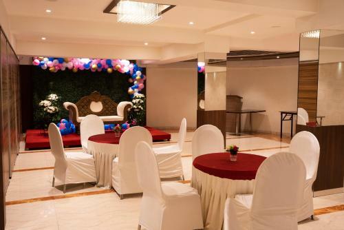 Gold Crest Business Hotel