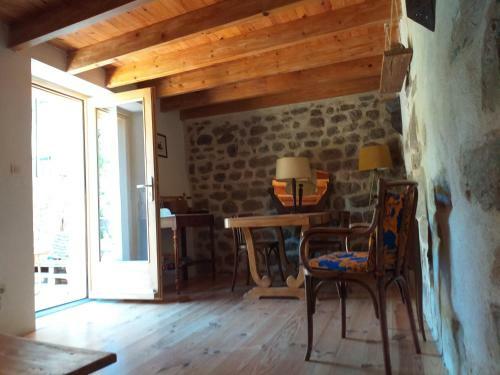 Les Pentes Du Chateau De Retourtour