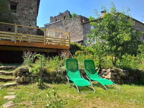 Les Pentes Du Chateau De Retourtour