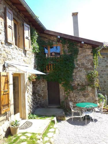 Les Pentes Du Chateau De Retourtour