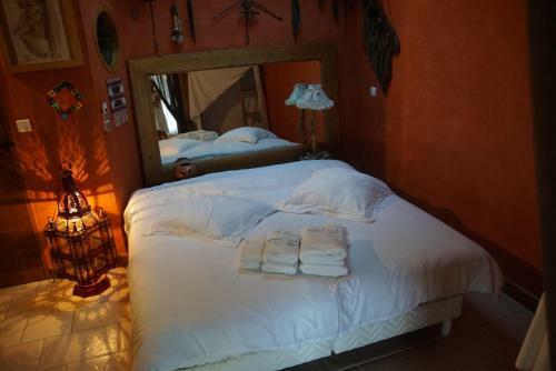 Bed & Breakfast Le Mas Des Mathes, Chambres D'h�tes, Studios