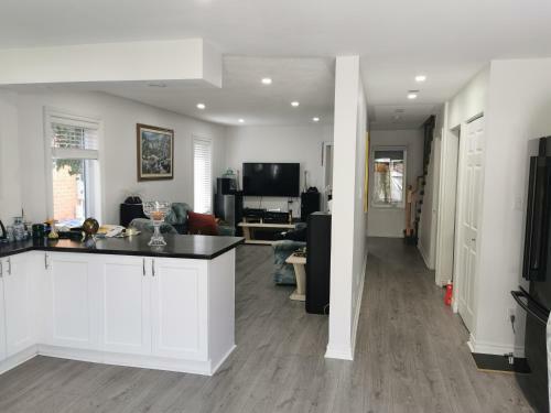 Bedroom #1 With Ensuite Washroom