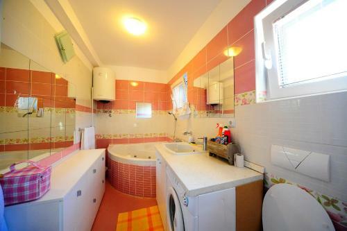 Villa Holiday Home With Pool In Supetar