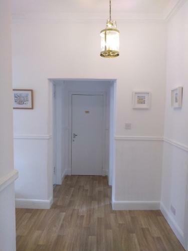 Stylish Two Bedroom Apartment In St Andrews Centre