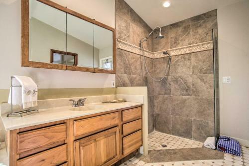 Sunny Coral Springs Escape With Screened Patio!