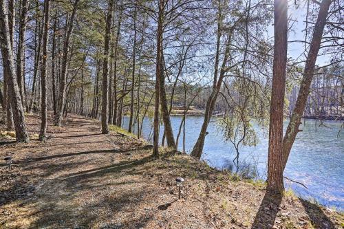 Serene Lakefront Cabin With Deck And Fire Pit!
