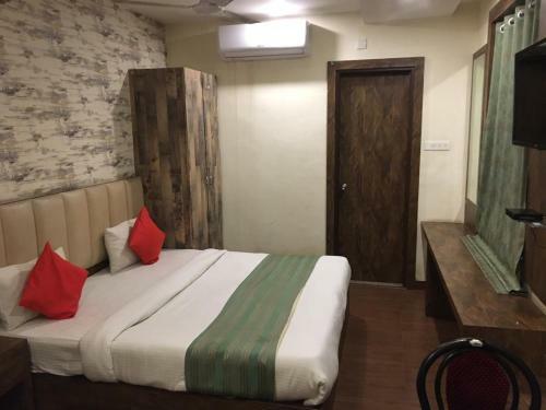 Hotel Janki Inn - Hotel In Sigra