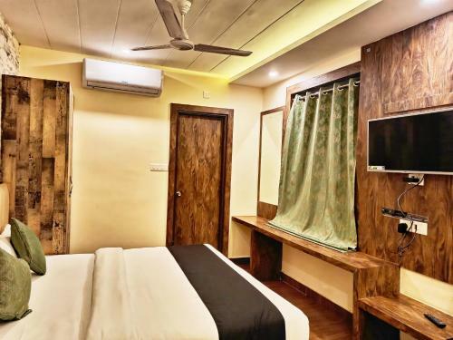 Hotel Janki Inn - Hotel In Sigra