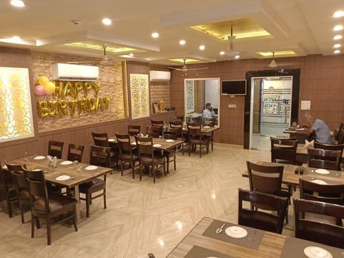 Hotel Janki Inn - Hotel In Sigra