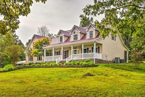 Apartment With Shared Amenities On 50 Acres
