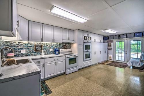 Apartment With Shared Amenities On 50 Acres
