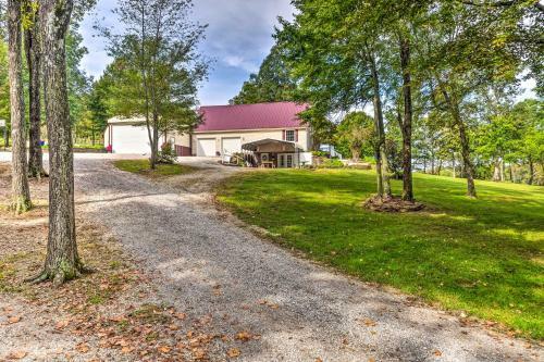 Apartment With Shared Amenities On 50 Acres