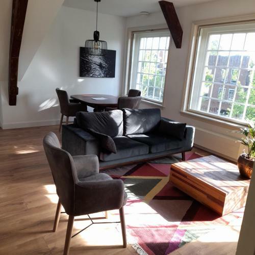 Historic City Apartment With Private Parking