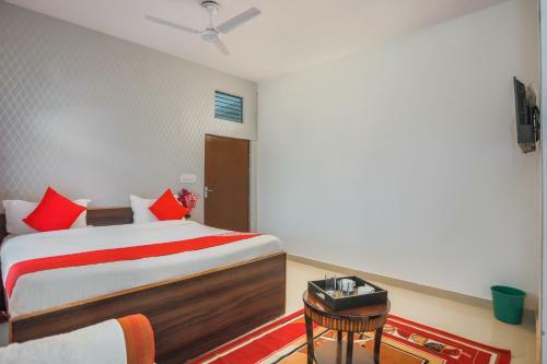 Hotel Oyo 71870 Rj Residency