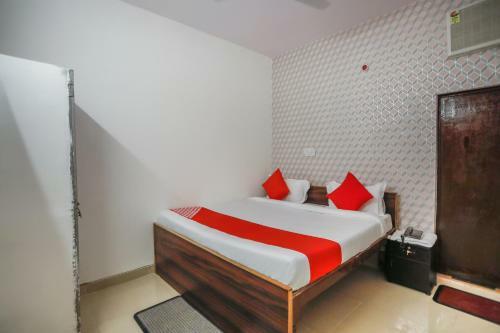 Hotel Oyo 71870 Rj Residency