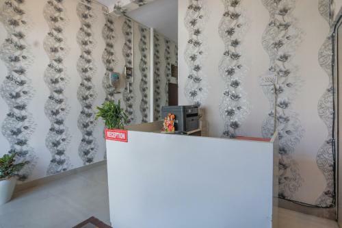 Hotel Oyo 71870 Rj Residency